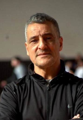 Djilali Yaisi (ex-international, coach au Majd Es Senia) :