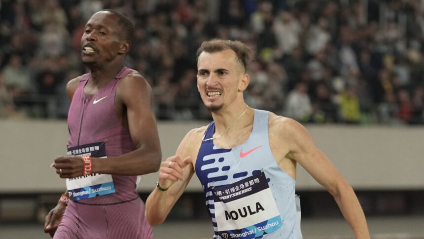 Slimane Moula sur le podium du 800m