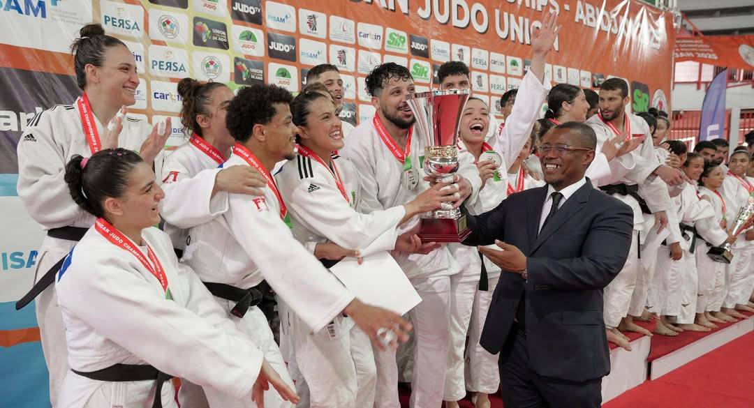 La sélection nationale décroche la médaille d’argent par équipe  